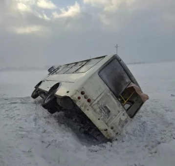 Фото: В Кузбассе в ДТП с пассажирским автобусом погибла 61-летняя женщина 1