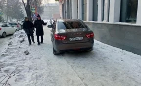 В Кемерове водитель заплатит за парковку на тротуаре на Весенней улице