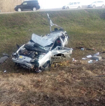 Фото: В Кузбассе водитель выжил в серьёзной аварии на трассе 1
