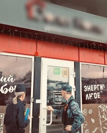 Фото: Риск эпидемии: в Кемерове приостановили работу шаурмичной из-за антисанитарии 1