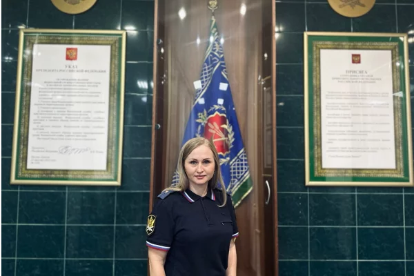 Судебный пристав помогла кузбассовцу во время приступа эпилепсии в автобусе