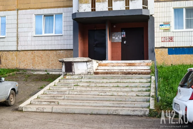 Фото: Дворовый переворот. Почему двор на Ленинградском, 30 в Кемерове отремонтируют вне очереди и как в неё попасть 26