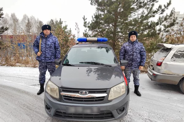 В Кузбассе сотрудники Росгвардии помогли пенсионерке с потерей памяти