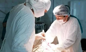 Кемеровские врачи удалили женщине гигантскую 10-килограммовую опухоль