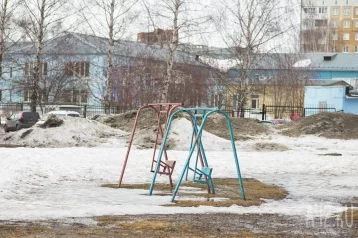 Фото: Власти Кемерова потратят 10 млн рублей на ремонт детских и спортивных площадок 1