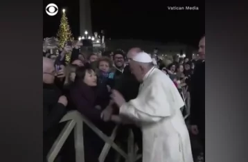 Фото: Папа Римский ударил женщину во время празднования Нового года 1