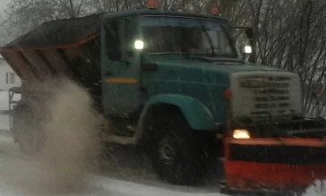 Фото: «По колено в холодной воде»: мэр Новокузнецка рассказал о работе дорожников в сложных погодных условиях  5