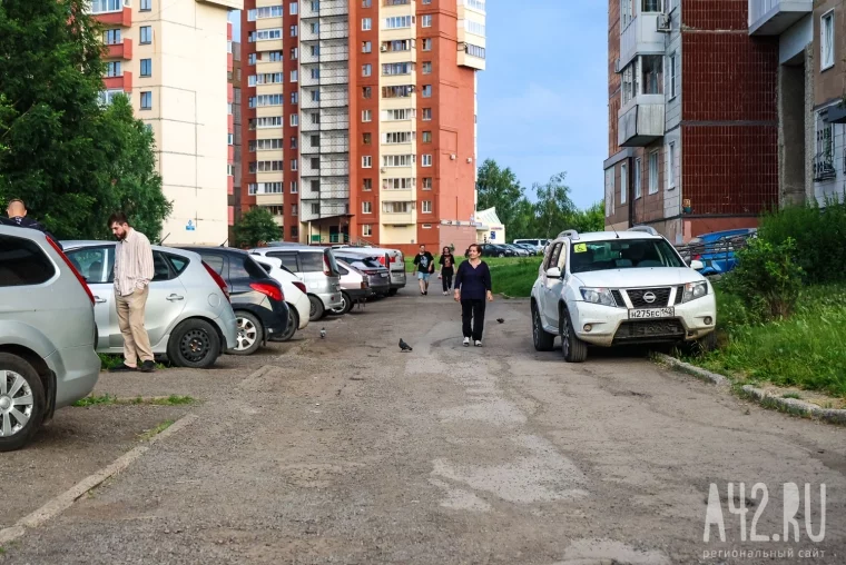 Фото: Дворовый переворот. Почему двор на Ленинградском, 30 в Кемерове отремонтируют вне очереди и как в неё попасть 27