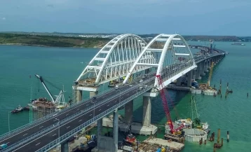 Фото: На Керченском мосту зафиксированы первые нарушения ПДД 1