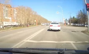 В Кемерове водитель Audi нарушил ПДД дважды за минуту и попал в «Мобильный патруль»