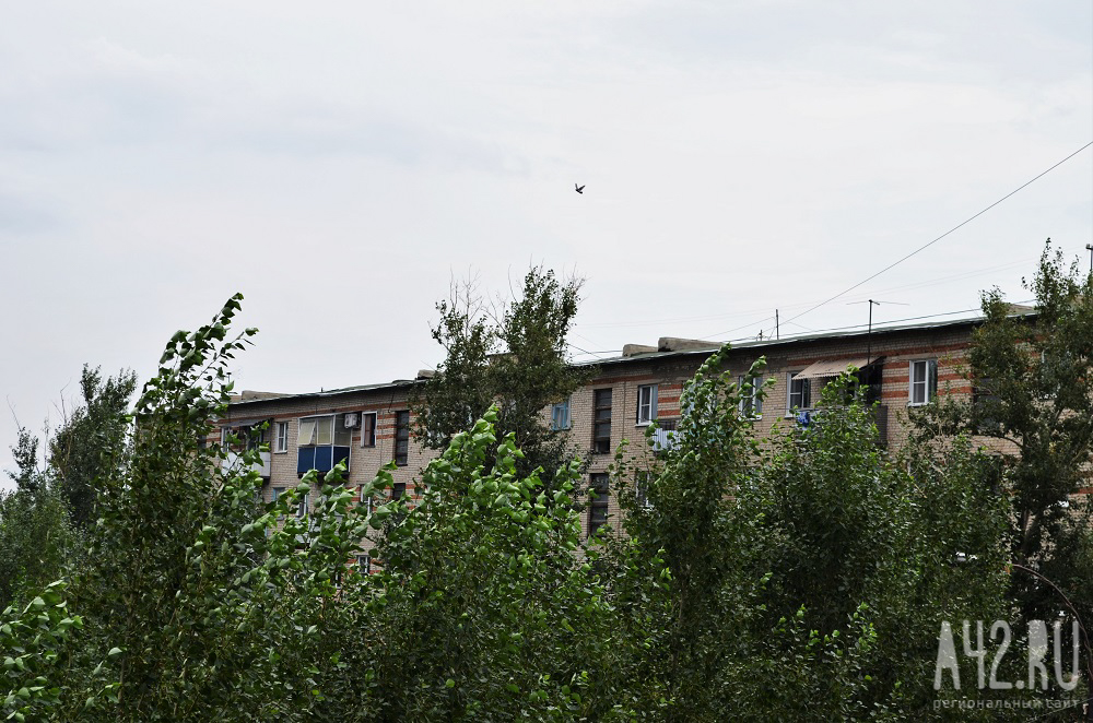 Кузбассовцев призвали держаться подальше от недостроенных зданий и убрать с балконов вещи