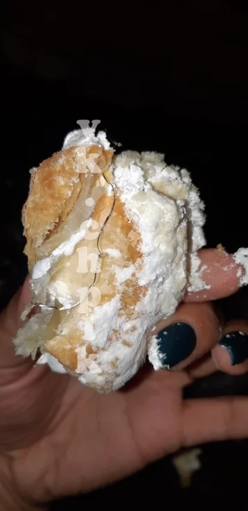 Фото: Жительница Кузбасса обнаружила проволоку в заварном пирожном  1