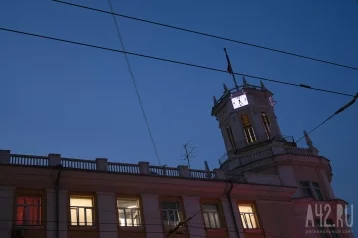 Фото: В Кемерове на здании Главпочтамта остановились часы: комментарий администрации 1