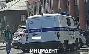 На кемеровском перекрёстке произошло ДТП с участием полицейской машины