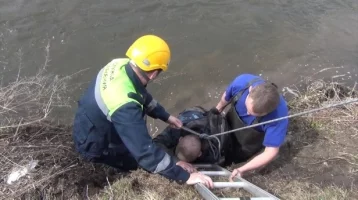 Фото: Кемеровчанин застрял в реке, пытаясь удивить возлюбленную 1