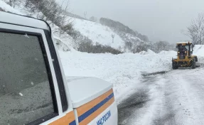 Лавина сошла на трассу федерального значения в Петропавловске-Камчатском