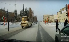 Кемеровчане возмущены хамским поведением водителя маршрутки