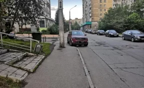 В Новокузнецке водителя наказали за парковку под запрещающим знаком 