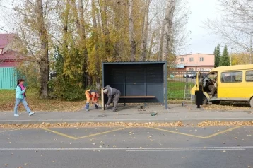 Фото: В Кемерове начали ставить остановки у путепровода по улице Марата 1