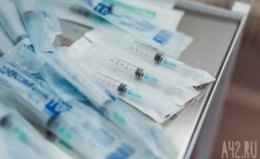 В Санкт-Петербурге двухлетняя девочка умерла на руках у медиков после прививки 