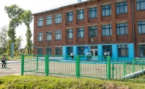 «Находиться здесь опасно»: в Кузбассе школу закрыли из-за аварийного состояния