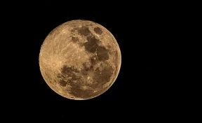 Астроном-любитель снял на видео загадочные объекты, пролетевшие мимо Луны