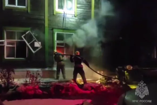 В Новосибирске при пожаре в двухэтажном доме пострадали 3 человека