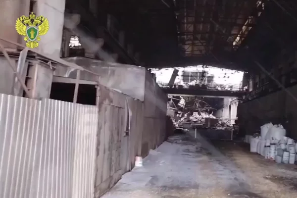 В Тульской области под тяжестью снега обрушилась крыша завода, погиб человек