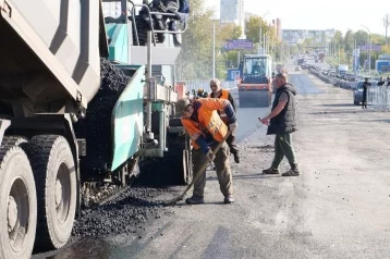 Фото: Дмитрий Анисимов: в Кемерове начали асфальтировать Кузбасский мост 1