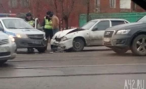 Кемеровские инспекторы ДПС попали в аварию в Заводском районе