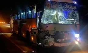 В Саратове пять пассажиров пострадали после столкновения автобуса с КамАЗом