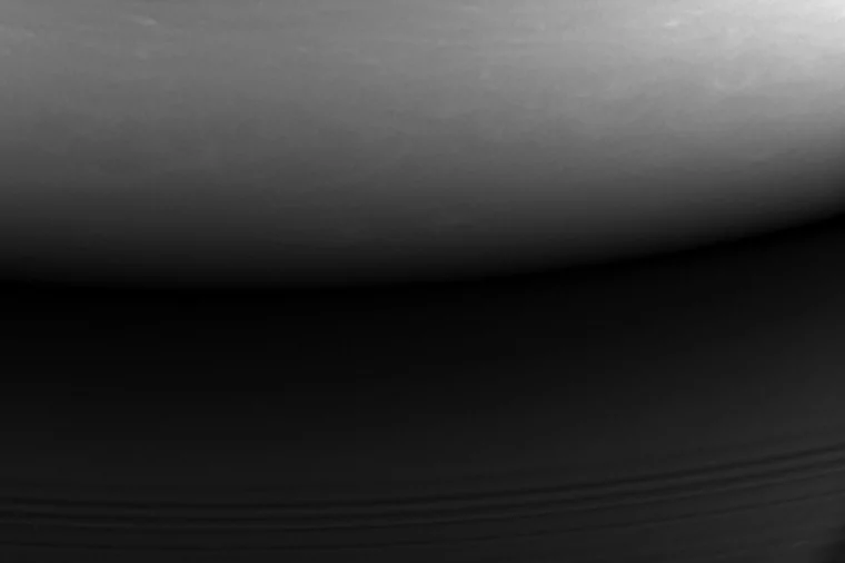 Последнее фото с зонда Cassini