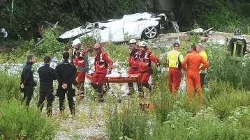 Фото: В Генуе число жертв обрушения автомобильного моста увеличилось до 38 человек 1