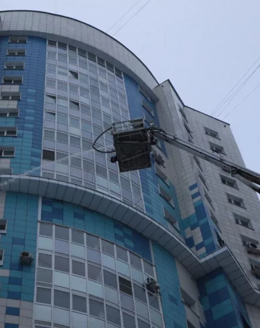 В Кемерове сотрудники МЧС учились ликвидировать пожар после атаки БПЛА