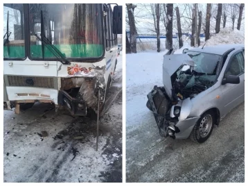 Фото: В кузбасском городе столкнулись автобус и легковой автомобиль 1