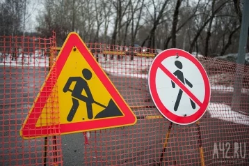 Фото: В Кемерове на перекрёстке Пролетарская — Федоровского закрыли проезд до 16 марта из-за порыва водопровода 1