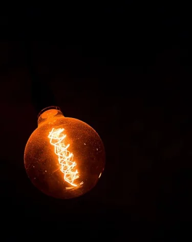 Жители села в Кемеровском округе пожаловались на постоянные отключения света