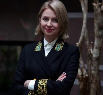 Фото: «Самый красивый посол»: Поклонская выложила фото в мундире дипломата 1