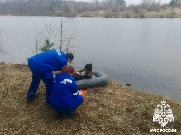 Фото: В Кузбассе сотрудники МЧС спасли мужчину, которому резко стало плохо на рыбалке 1