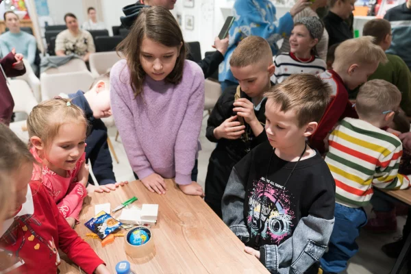 «Не бери у незнакомцев игрушки — там может быть взрывчатка»: как в Кузбассе учат детей безопасности