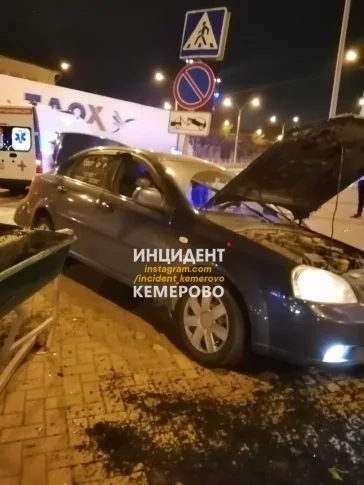 Фото: Два автомобиля столкнулись в центре Кемерова 2