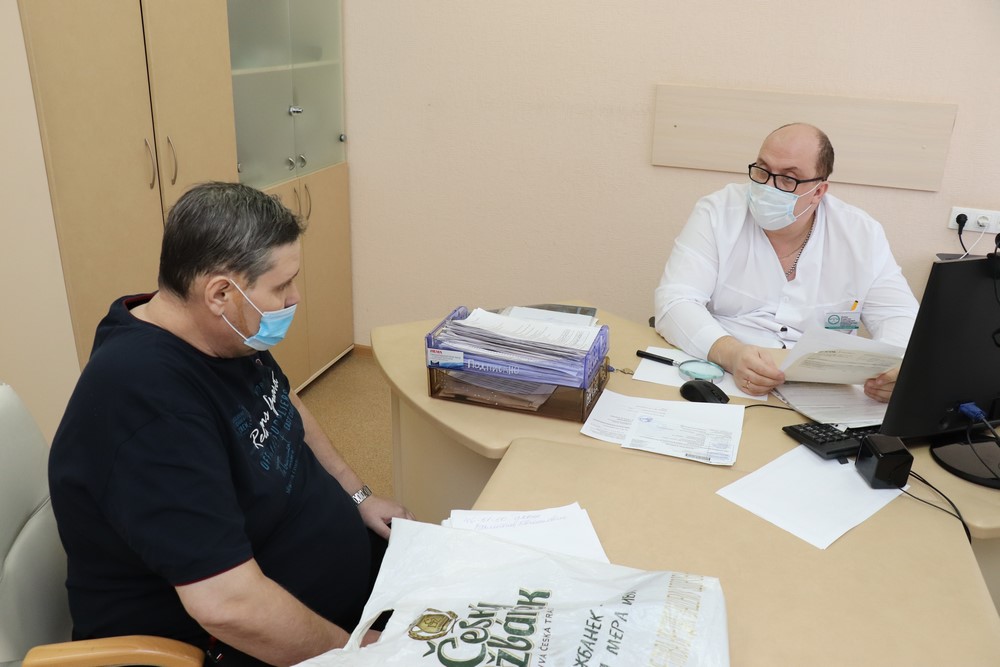 По поручению губернатора Кузбасса жителю региона помогают с пересадкой печени