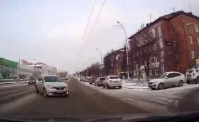 Из-за опубликованного в Сети видео водитель в Кемерове получил крупный штраф