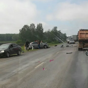 Фото: На кузбасской трассе произошла серьёзная авария 1