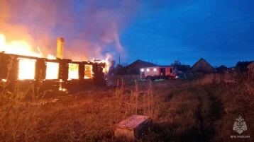 Фото: При разборе места пожара в многоквартирном доме в Кировской области нашли четыре тела 1