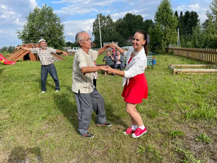 Фото: «Разрез Кийзасский»: танцуют все! 1