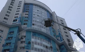 В Кемерове сотрудники МЧС учились ликвидировать пожар после атаки БПЛА