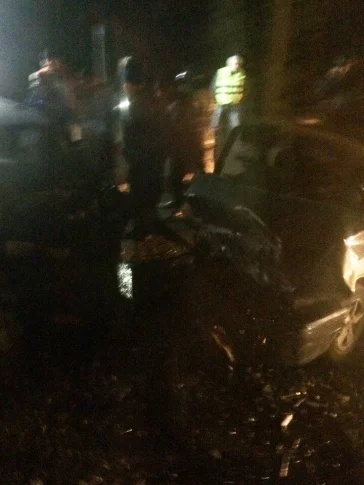 Фото: У поворота на Кедровку в Кемерове произошло лобовое столкновение автомобилей 2
