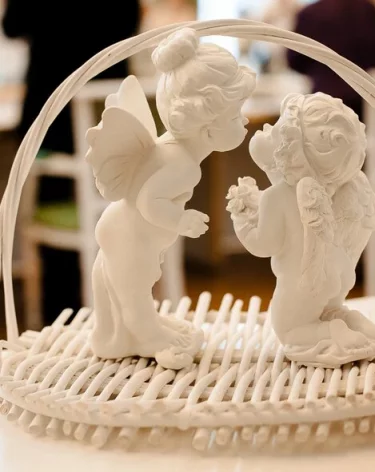 Свадьба с участием 383 пар закончилась массовой дракой из-за чипсов