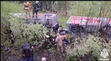 Фото: МЧС завершило поисково-спасательные работы на месте крушения поезда в Коми 1